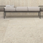 Gresie antiderapanta la piscina. Dimensiune 60x120 cm.
